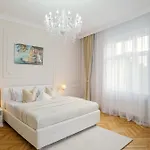 Louvre By Masterpiece Apts - Lux & Confort